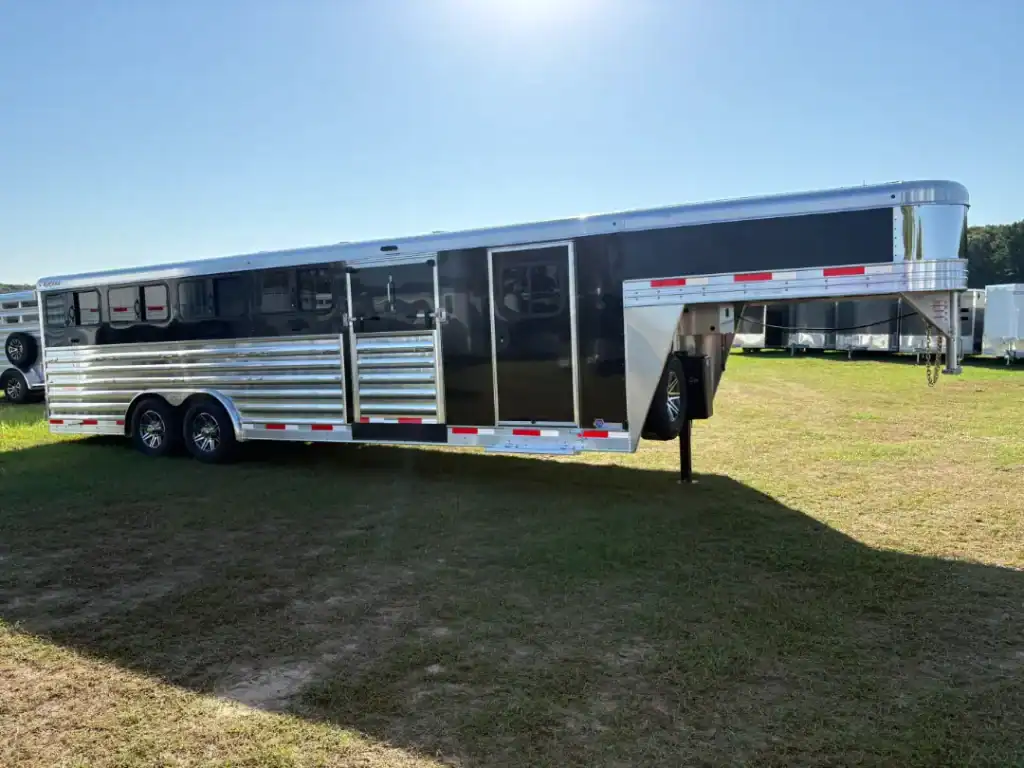 2026 Exiss 8×26 Aluminum Livestock Trailer – Gooseneck, Rear & Side Ramps, Tack Room