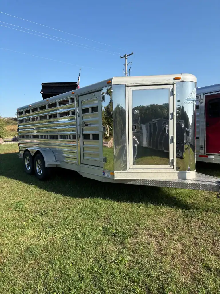2010 Elite Aluminum Livestock Trailer – 60/40 Pens, Rear Ramp & Tack Room
